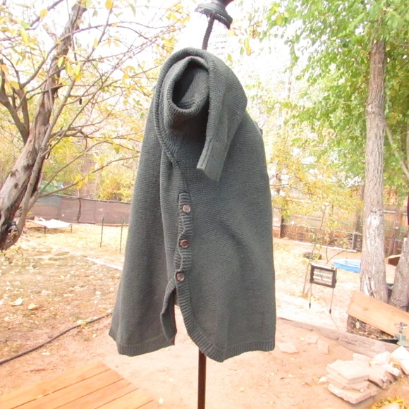 Isabel by Ingrid & Isabel Dark Gray V-Neck Sweater - Picture 4 of 5